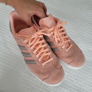 adidas Gazelle - women's 7.5